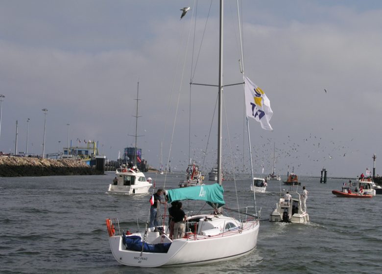 Sortie des écluses du port de plaisance de Ouistreham