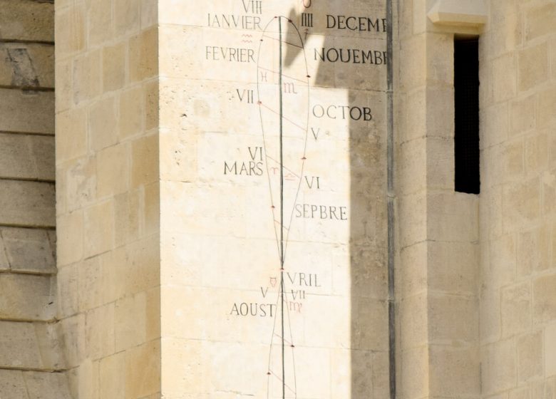 27 JUIN cadrans sol-Cadran_solaire_de_l_Eglise_Saint_Pierre-Caen_la_mer_Tourisme___Alix_JONET-1500px