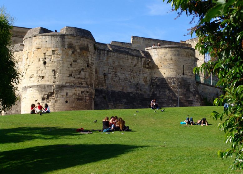 A proximité du bassin de plaisance de Caen, le château et ses musées