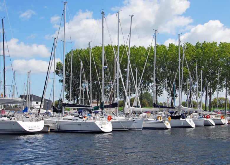 Le port de Caen/Ouistreham, bassin de Ouistreham à l'ambiance bucolique